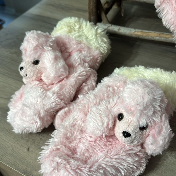 PRE OWNED VINTAGE BESTEVER PINK FAUX FUR GIRL'S POODLE SCARF AND PODDLE MITTENS - Picture 3 of 13